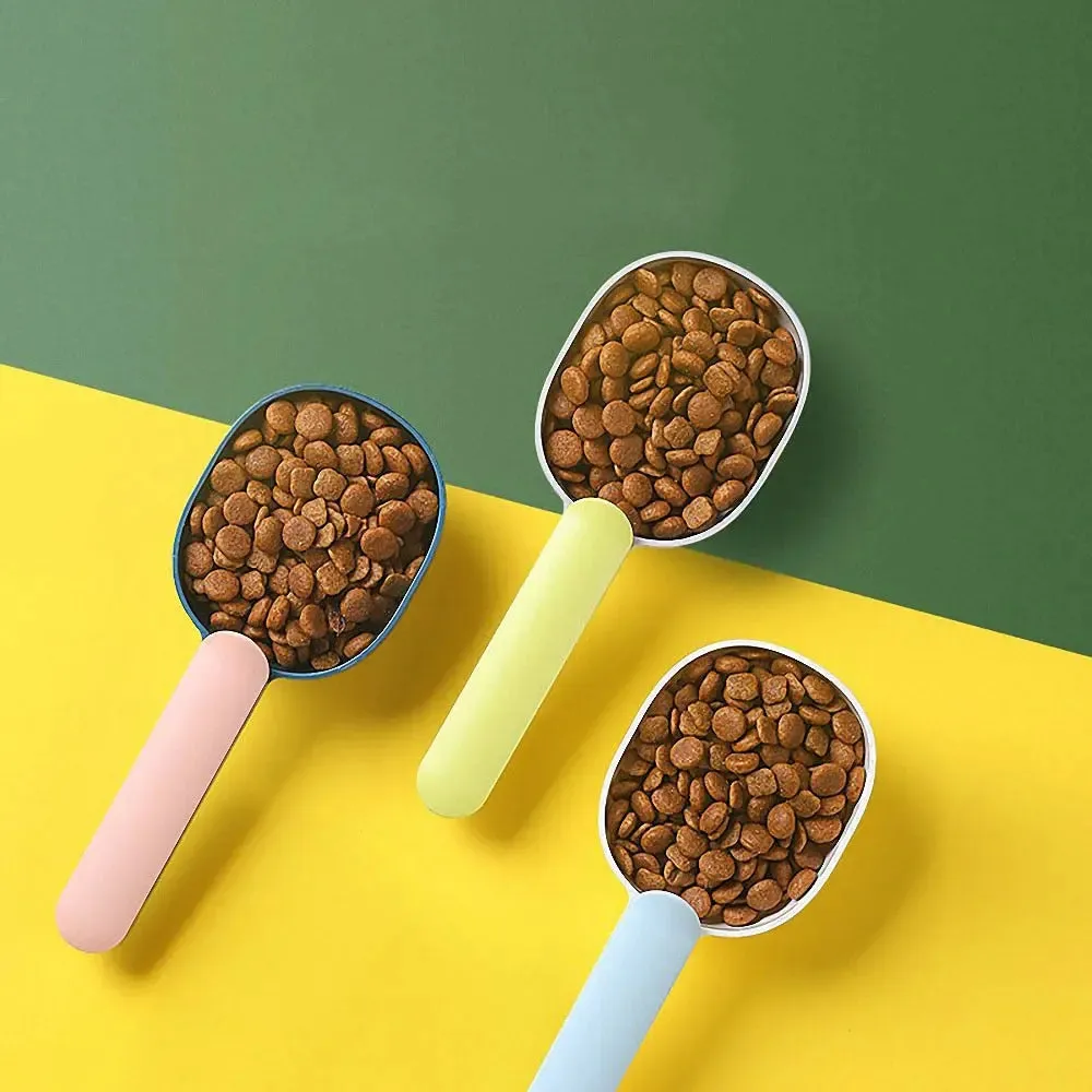 Dog Food Scoop w/ Sealing Bag Clip